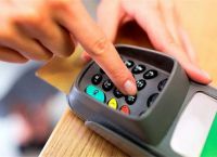 刷卡机跳码会信用卡降额封卡吗？