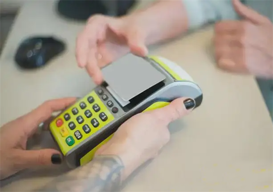 POS机如何刷信用卡磁条卡和芯片卡?