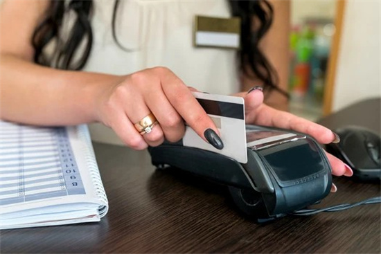 信用卡封卡降额前兆有哪些？